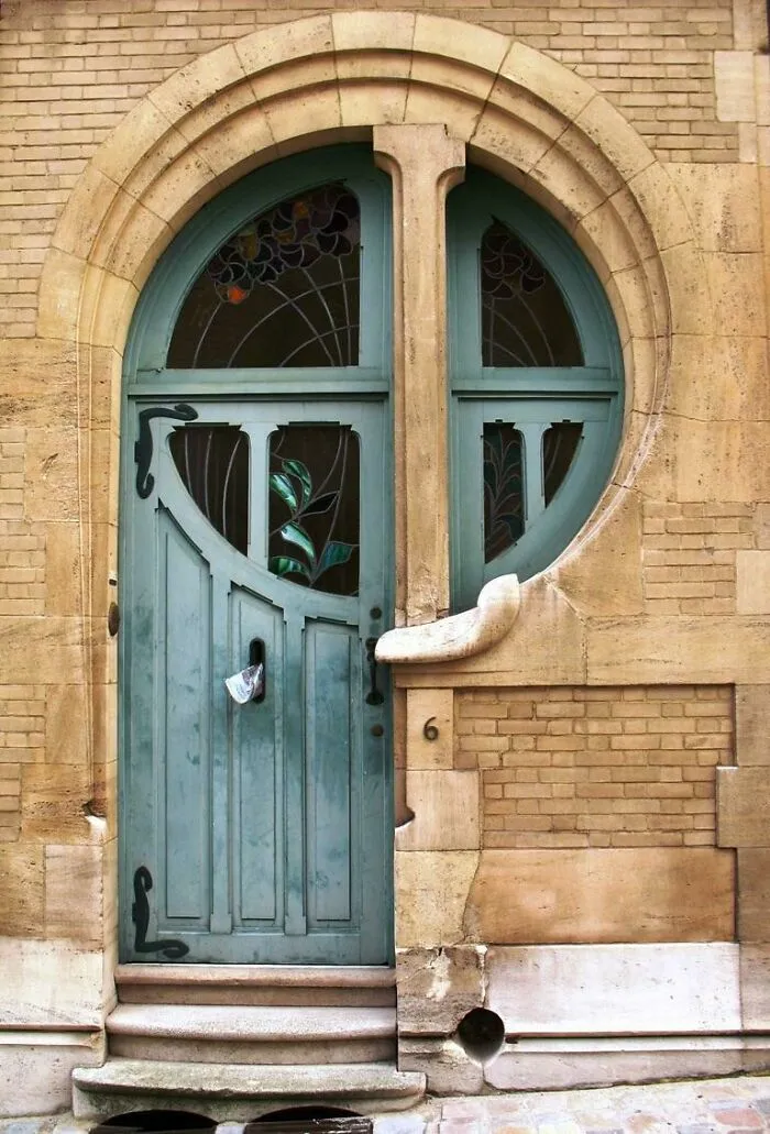 Puerta de estilo Art Nouveau