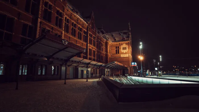 After The World Went Into Lockdown, This Photographer Turned His Lens To His Hometown, Amsterdam, And Photographed It During Curfew (22 Pics)