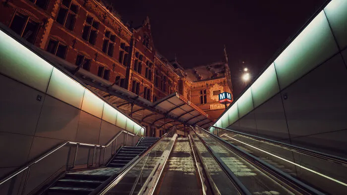 After The World Went Into Lockdown, This Photographer Turned His Lens To His Hometown, Amsterdam, And Photographed It During Curfew (22 Pics)