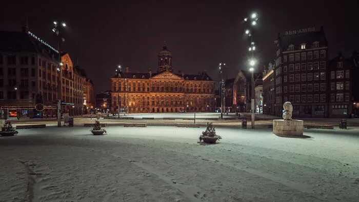 After The World Went Into Lockdown, This Photographer Turned His Lens To His Hometown, Amsterdam, And Photographed It During Curfew (22 Pics)
