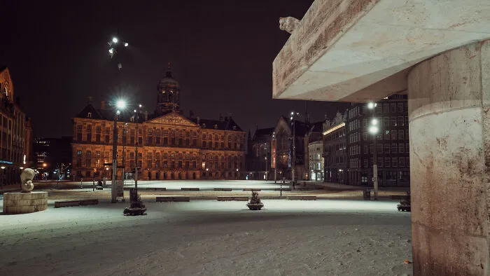After The World Went Into Lockdown, This Photographer Turned His Lens To His Hometown, Amsterdam, And Photographed It During Curfew (22 Pics)