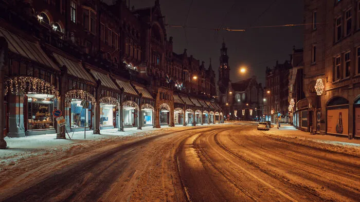 After The World Went Into Lockdown, This Photographer Turned His Lens To His Hometown, Amsterdam, And Photographed It During Curfew (22 Pics)