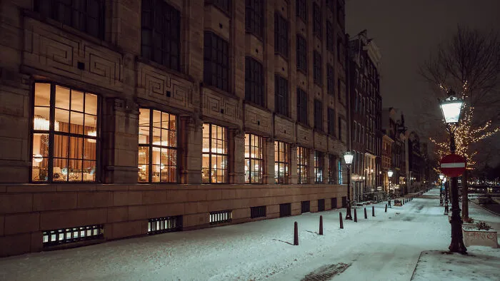 After The World Went Into Lockdown, This Photographer Turned His Lens To His Hometown, Amsterdam, And Photographed It During Curfew (22 Pics)