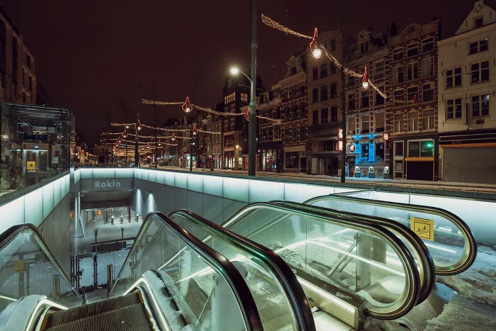 After The World Went Into Lockdown, This Photographer Turned His Lens To His Hometown, Amsterdam, And Photographed It During Curfew (22 Pics)