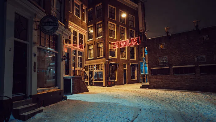 After The World Went Into Lockdown, This Photographer Turned His Lens To His Hometown, Amsterdam, And Photographed It During Curfew (22 Pics)