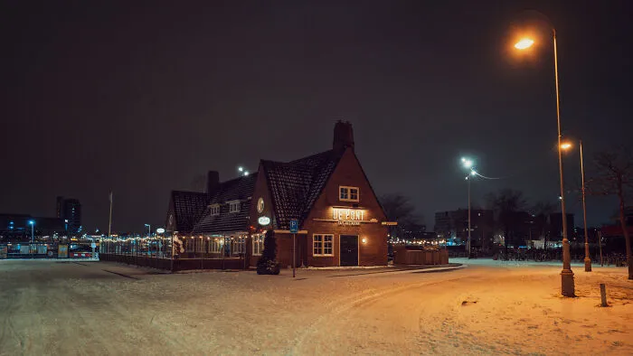 After The World Went Into Lockdown, This Photographer Turned His Lens To His Hometown, Amsterdam, And Photographed It During Curfew (22 Pics)