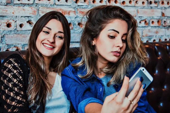 People Who Are Friends With Influencers Are Revealing What Their Lives Are Really Like, And It's Quite Depressing (36 Answers)