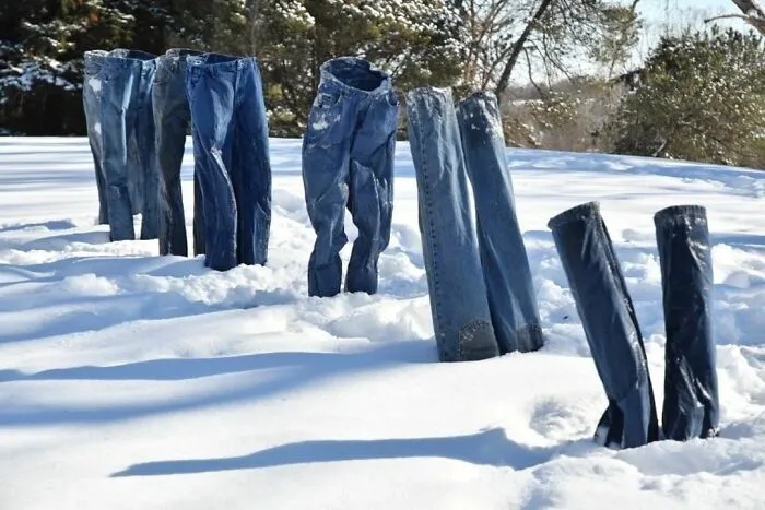 People Are Freezing Their Pants And Other Clothes And It Looks Like The Coolest Science Experiment (40 Pics)