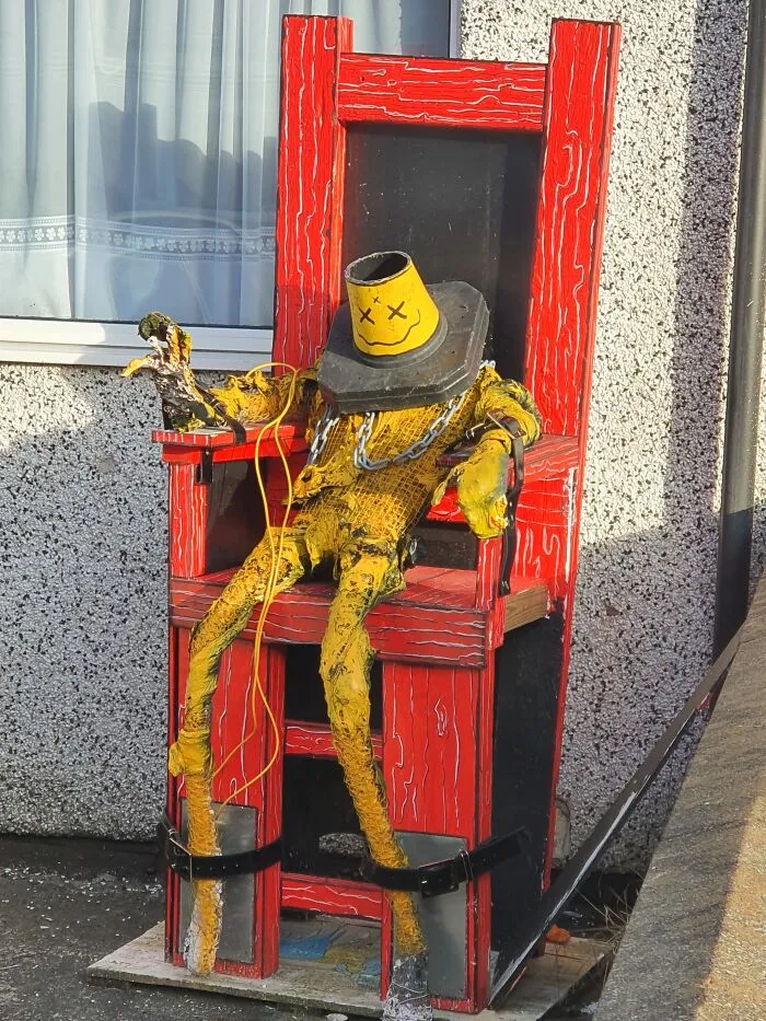 Spotted In A Front Garden In Bristol UK. I Have So Many Questions!