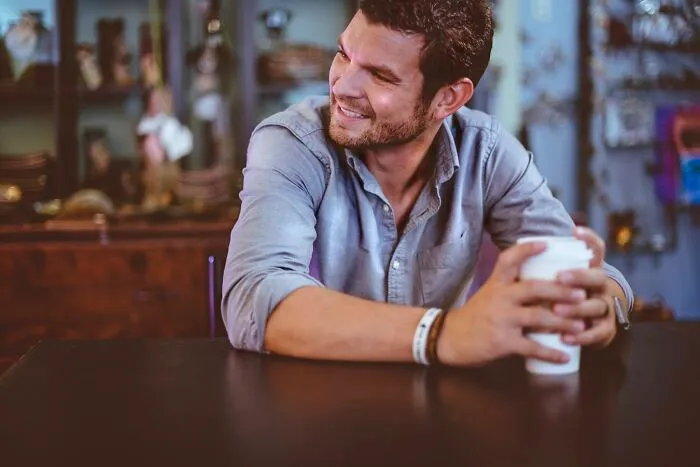 25 Respuestas a "¿Cuál es un signo revelador de que un hombre está inseguro de su masculinidad o de sí mismo en general?"