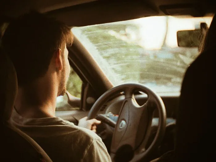Estas mujeres comparten momentos en que los hombres las intimidaron sin ser conscientes de ello (42 historias)