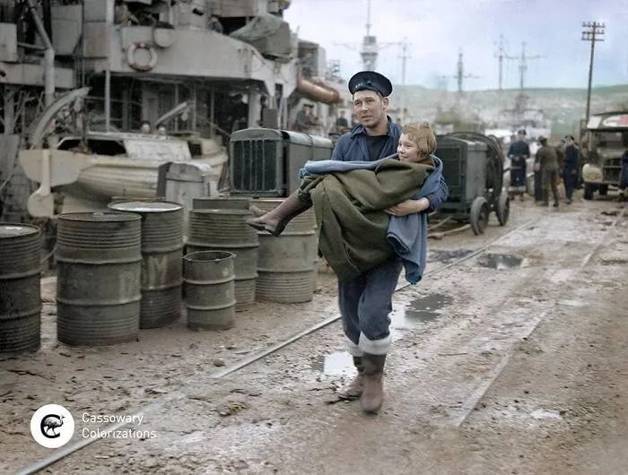 30 Historic Photos And The Stories Behind Them, Colorized By Cassowary Colorizations