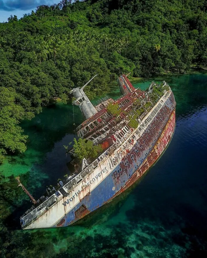 MS World Discoverer Was A German Expedition Cruise Ship. It Hit A Uncharted Reef In The Sandfly Passage, Solomon Islands, 29 April, 2000