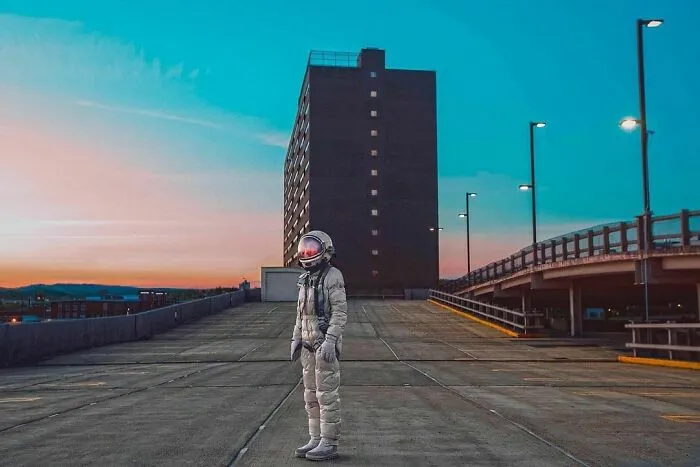 I Took 40 Pictures Of An Astronaut Character Posing Around Futuristic And Dystopian Cities