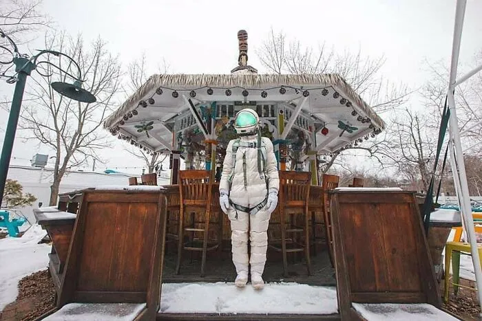 I Took 40 Pictures Of An Astronaut Character Posing Around Futuristic And Dystopian Cities