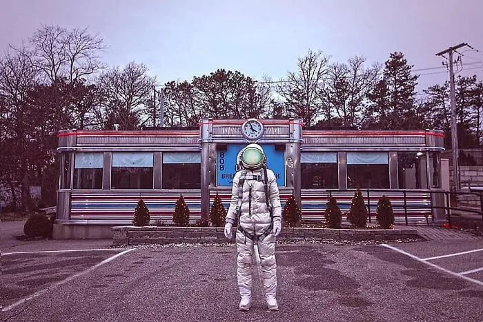 I Took 40 Pictures Of An Astronaut Character Posing Around Futuristic And Dystopian Cities