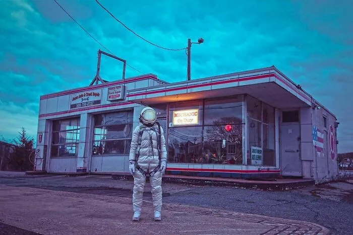 I Took 40 Pictures Of An Astronaut Character Posing Around Futuristic And Dystopian Cities