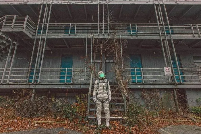 I Took 40 Pictures Of An Astronaut Character Posing Around Futuristic And Dystopian Cities