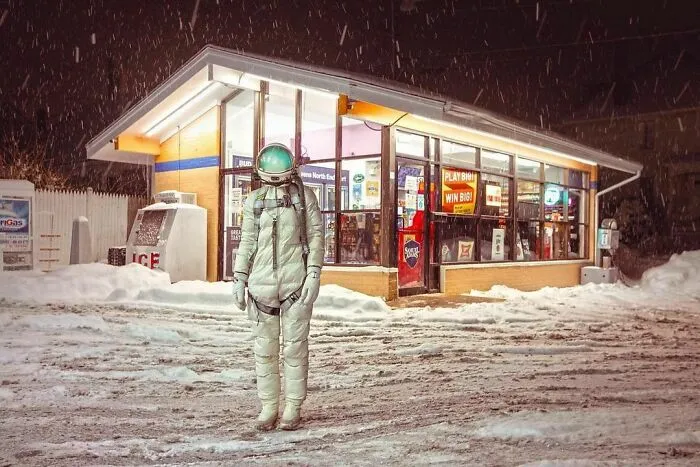 I Took 40 Pictures Of An Astronaut Character Posing Around Futuristic And Dystopian Cities
