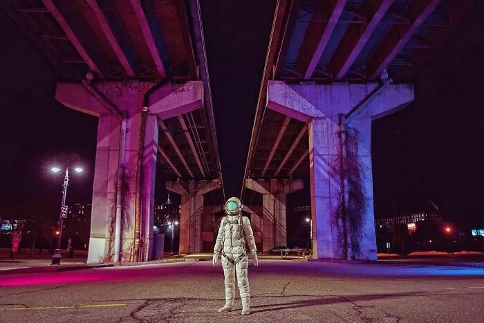 I Took 40 Pictures Of An Astronaut Character Posing Around Futuristic And Dystopian Cities