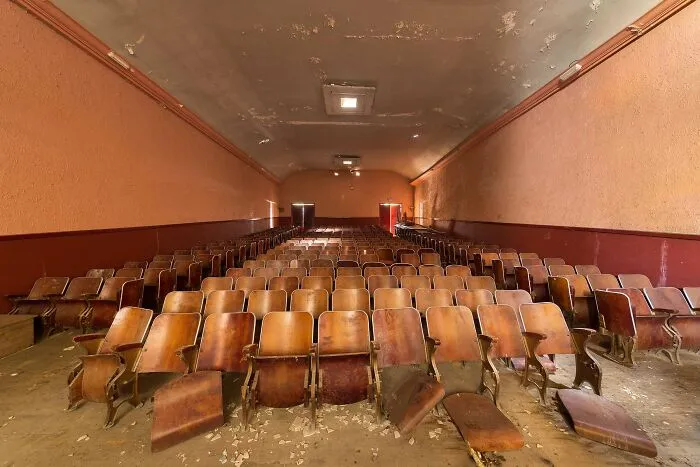 Mercuro Theater, France