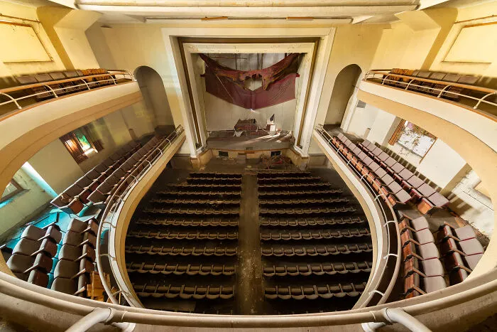 Futuro Theater, Italy