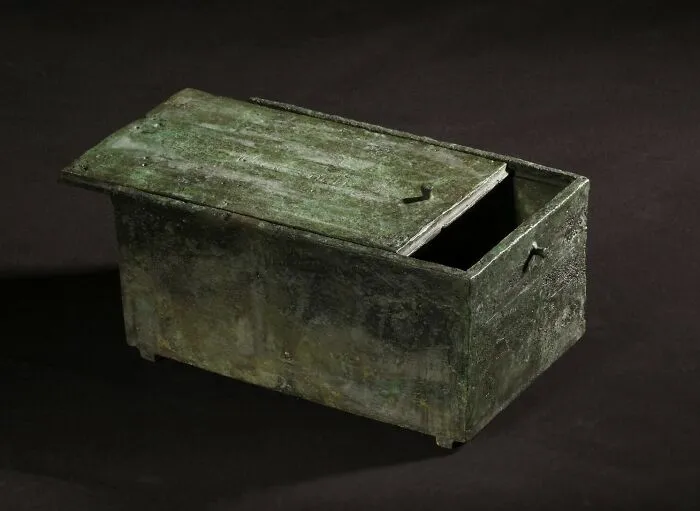 Rectangular Chest; Zippered Lid Cabinet, Noubkaourê Amenemhat II (Inscription/Dedication/Signature) (-1901 - -1866)
