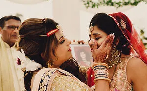 Our Favorite Mother And Kids Moments We Captured In Weddings (15 Pics)