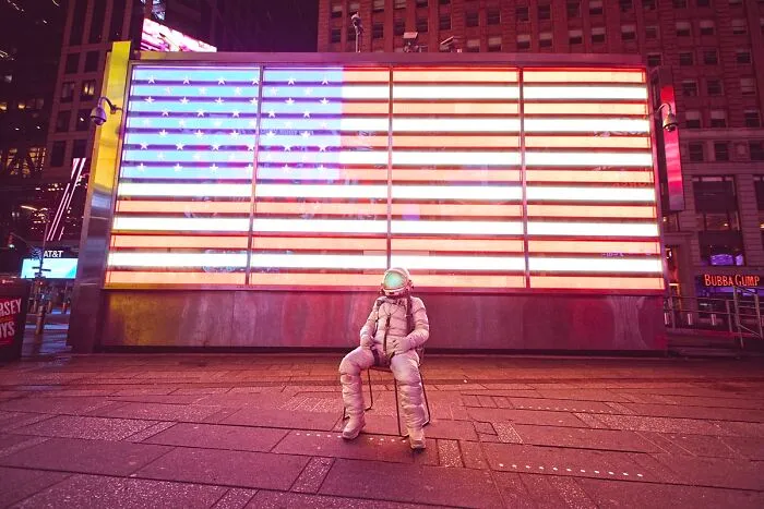 I Took 40 Pictures Of An Astronaut Character Posing Around Futuristic And Dystopian Cities
