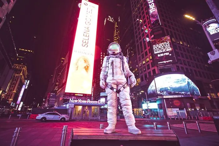 I Took 40 Pictures Of An Astronaut Character Posing Around Futuristic And Dystopian Cities