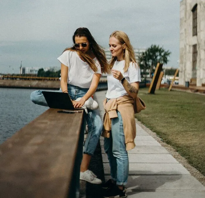 People Who Are Friends With Influencers Are Revealing What Their Lives Are Really Like, And It's Quite Depressing (36 Answers)