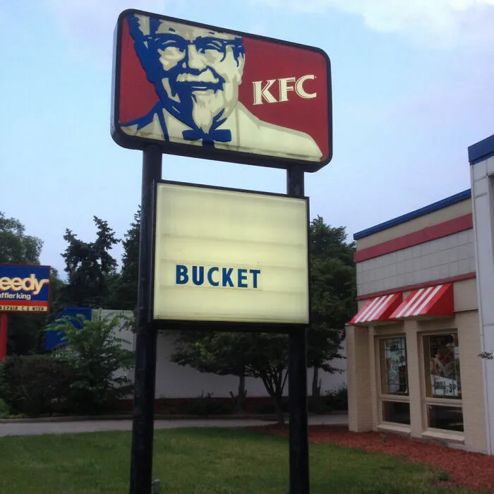 45 Of The Most Hilarious Fast Food Signs Ever Captured