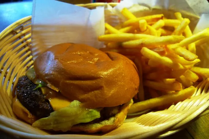20 Empleados de restaurantes de comida rápida advierten sobre las cosas que nunca se deben pedir