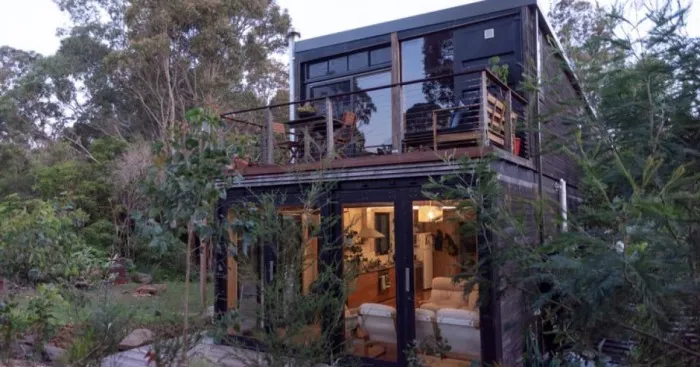 A Man Built His Dream House Using 4 Shipping Containers For $150,000