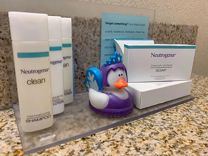 Mi habitación de hotel venía con un patito de goma para la bañera