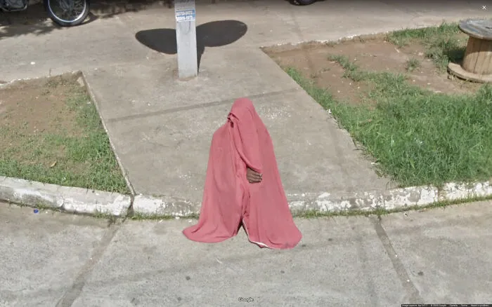 40 Vistas de calles que probablemente Google no esperaba captar, descubiertas por Jon Rafman