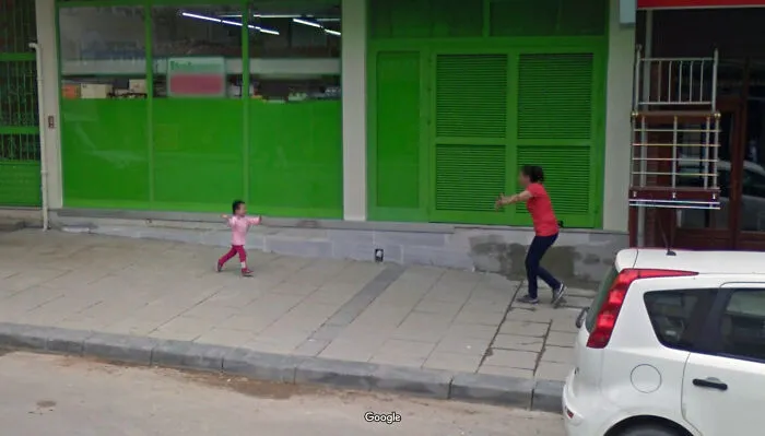 40 Vistas de calles que probablemente Google no esperaba captar, descubiertas por Jon Rafman