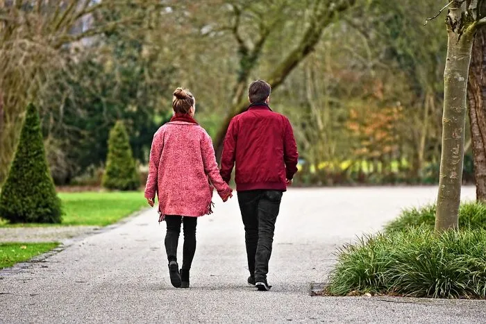 29 Hombres comparten cómo se dieron cuenta de que actuaban de forma "espeluznante" con las mujeres