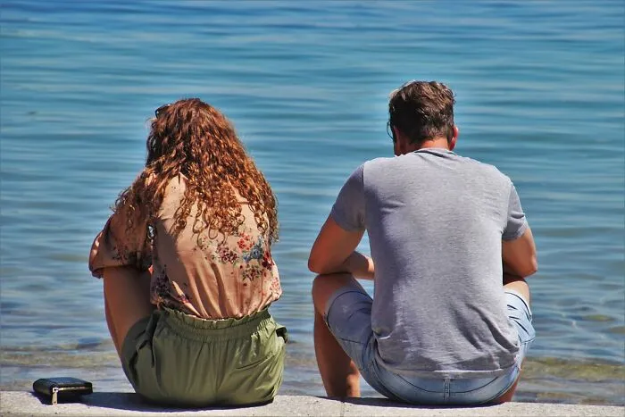 29 Hombres comparten cómo se dieron cuenta de que actuaban de forma "espeluznante" con las mujeres