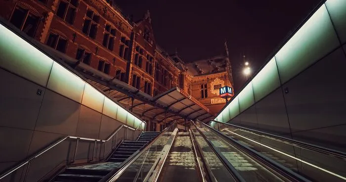 After The World Went Into Lockdown, This Photographer Turned His Lens To His Hometown, Amsterdam, And Photographed It During Curfew (22 Pics)