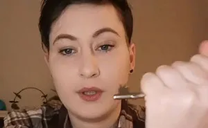 Woman Says Many People Hold Keys For Self-Defense Wrong, Teaches The Right Way