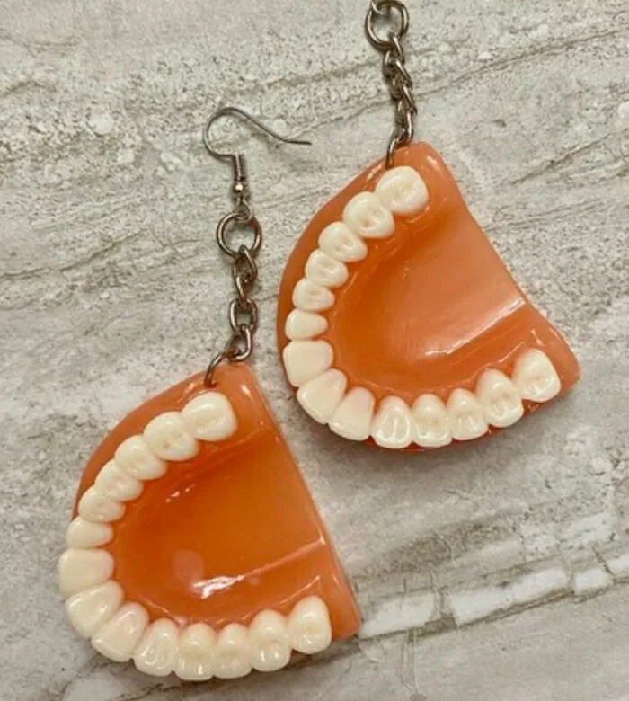 Pendientes con forma de dentaduras