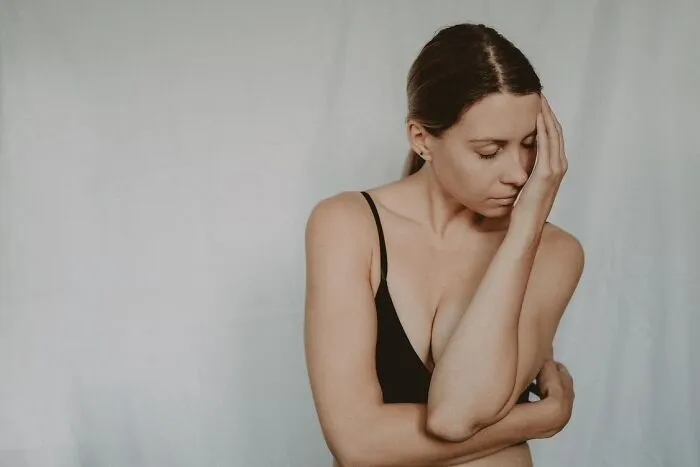 Estas mujeres denuncian 30 "experiencias femeninas" que han sido normalizadas por la sociedad, pero que en realidad son bastante retorcidas