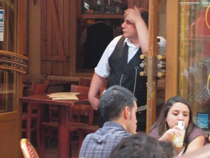 30 Chefs Reveal Restaurant "Red Flags" That Indicate You Should Eat Somewhere Else