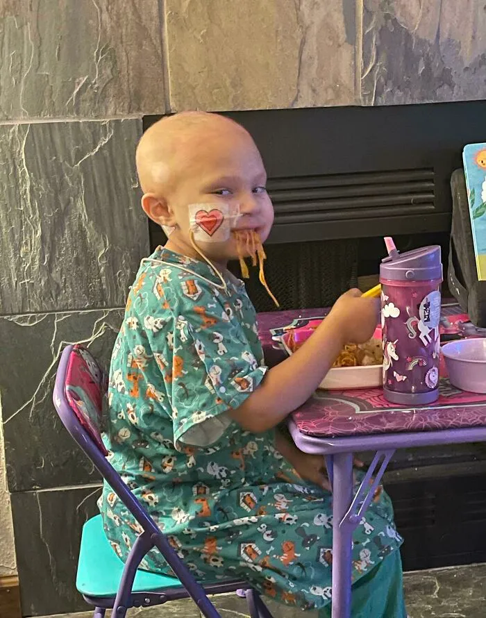 Nuestra hija no comió durante semanas debido a los efectos de la quimioterapia y a que estaba muy enferma. Finalmente en casa desde el hospital, hice espaguetis y ella finalmente comió