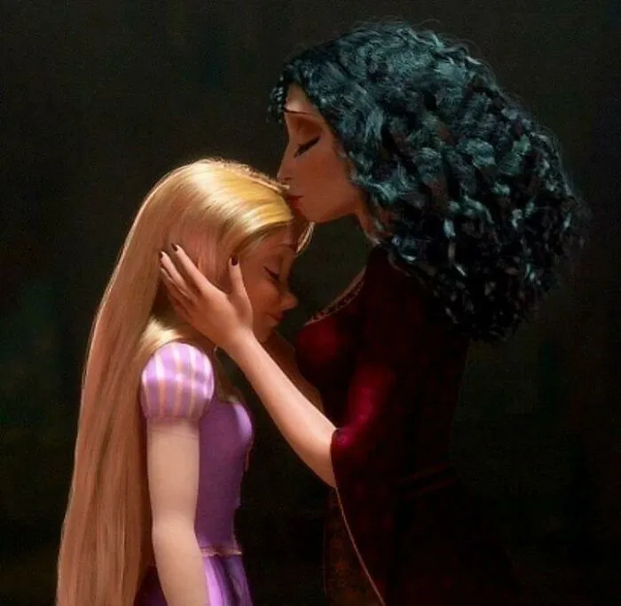 35 Brilliant Hidden Details In Disney Movies That Make So Much Sense