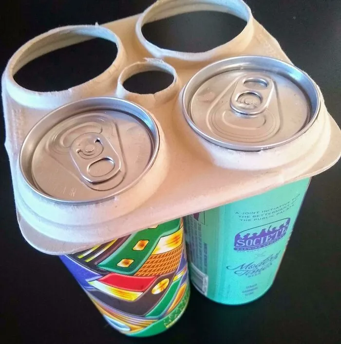Mi paquete de 4 cervezas vino con anillos de cartón, en lugar de plástico