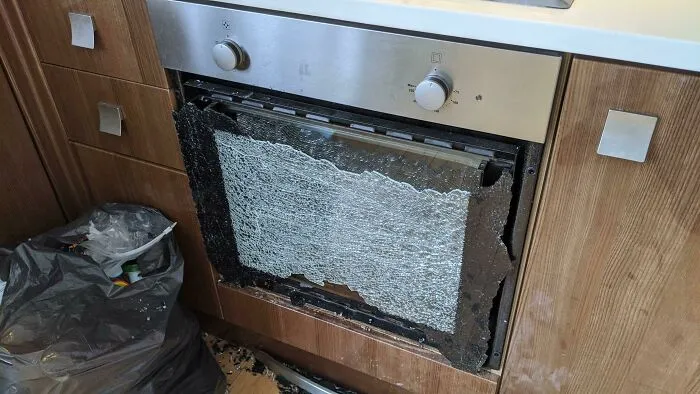 My Tenancy Ends Tomorrow After 2 Years In This Flat. Today, While Cleaning And Getting Everything Ready To Move Out, I Hit The Oven's Door And Broke The Glass. Bye Bye Sweet Deposit Money