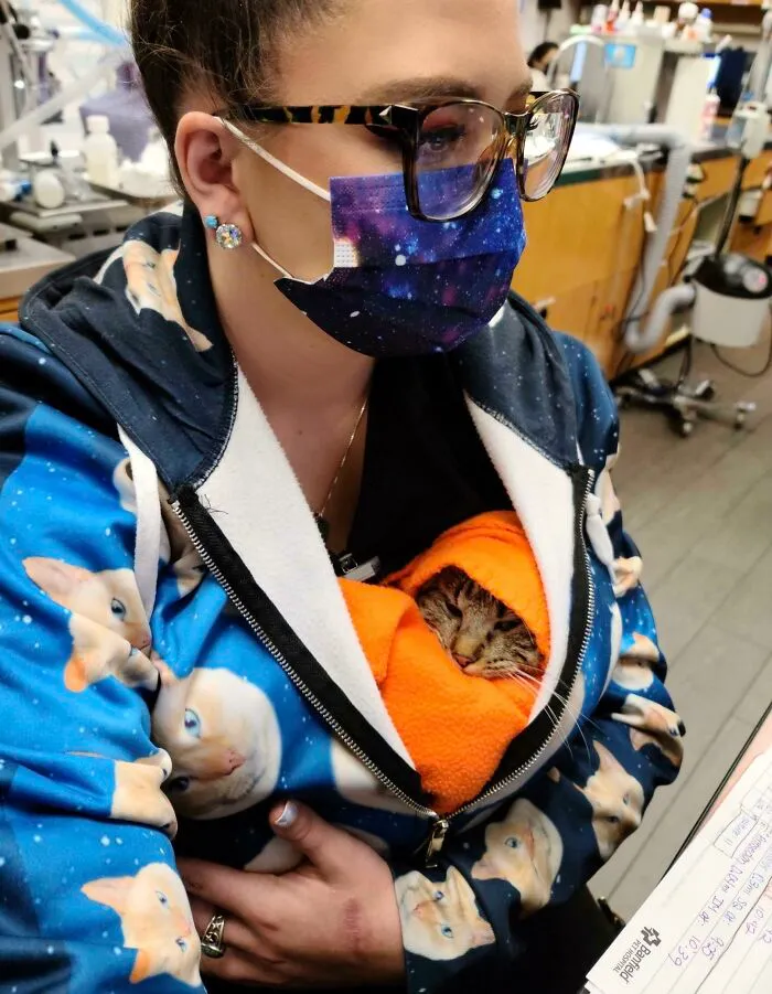 My Surgery Patient Was Cold So The Only Logical Solution Was To Warm Her Up While I Did My Medical Records. She’s Doing Great!!