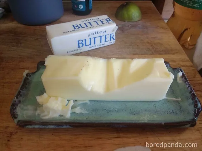 Cómo mi suegra toma la mantequilla de la bandeja